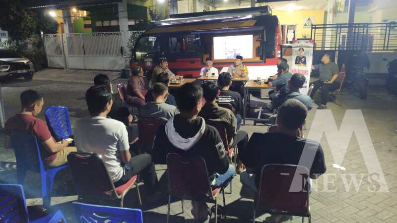 Satbinmas Polres Gresik gelar program kopi keliling