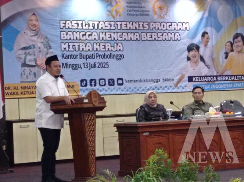 Kaper BKKBN Jatim Maria Ernawati hadiri acara di Probolinggo