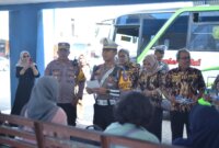 Kasatlantas Polres Situbondo AKP Nanang Hendra Irawan dampingi Kabag Ops Kompol Ma’ruf