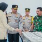 Kapolda Jatim Irjen Pol Drs. Nanang Avianto didampingi Kapolres Bojonegoro AKBP Afrian Satya Permadi tinjau program MBG