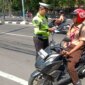 Satlantas Polres Gresik tindak motor tak pakai helm