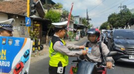 Satlantas Polres Malang sapa pengendara dan sosialisasi operasi patuh Semeru
