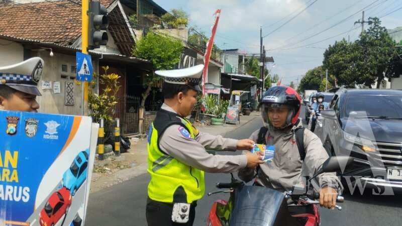 Satlantas Polres Malang sapa pengendara dan sosialisasi operasi patuh Semeru