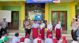 Satlantas Polres Mojokerto edukasi pelajar keselamatan berkendara