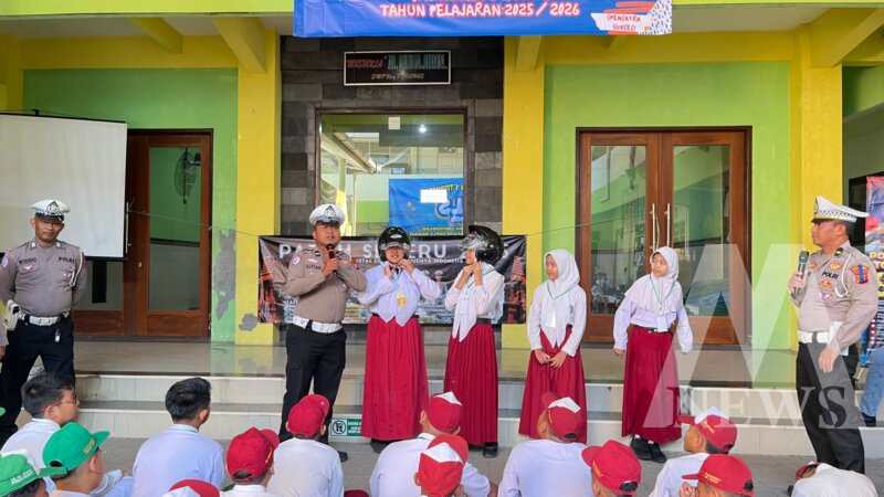 Satlantas Polres Mojokerto edukasi pelajar keselamatan berkendara