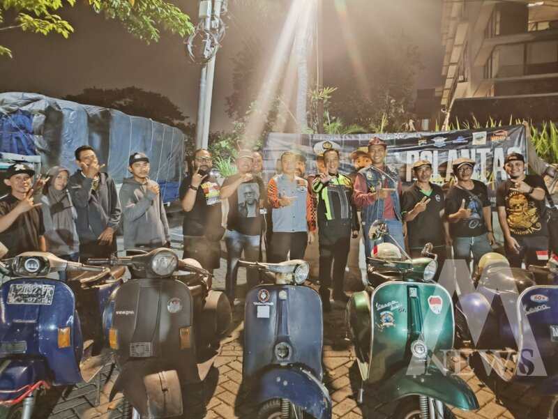 Satlantas Polres Tanjung Perak bersama Komunitas Vespa