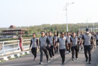 Kapolres Nganjuk AKBP Henri Noveri Santoso jalan sehat di Bendungan Semantok dan BWS Bengawan Solo