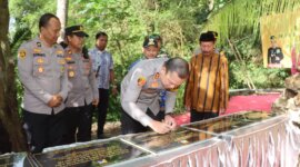 Kapolres Tulungagung AKBP Muhammad Taat Resdi resmikan sumur bor untuk warga