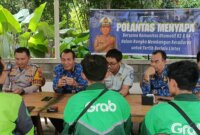 Kasatlantas Polres Bondowoso AKP Akhmad Rochan edukasi komunitas Ojol