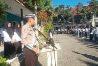 Satlantas Polres Bondowoso beri edukasi di MTs Nurul Hidayah