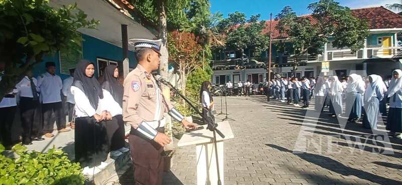 Satlantas Polres Bondowoso beri edukasi di MTs Nurul Hidayah