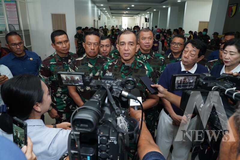 Komandan Korem 084/BJ Brigjen TNI Danny Alkadrie hadir Baksos di RS Tk III Brawijaya