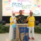 Danrem 084/BJ Brigjen TNI Danny Alkadrie serahkan hadiah ke pemenang Fun Day