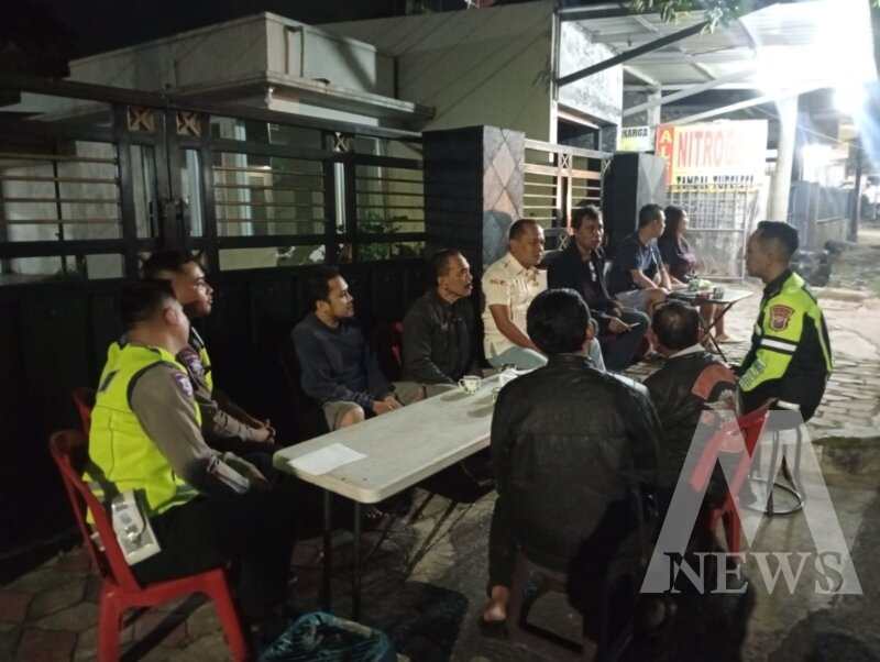 Satlantas Polres Jember bersama komunitas motor jadi pelopor berlalulintas