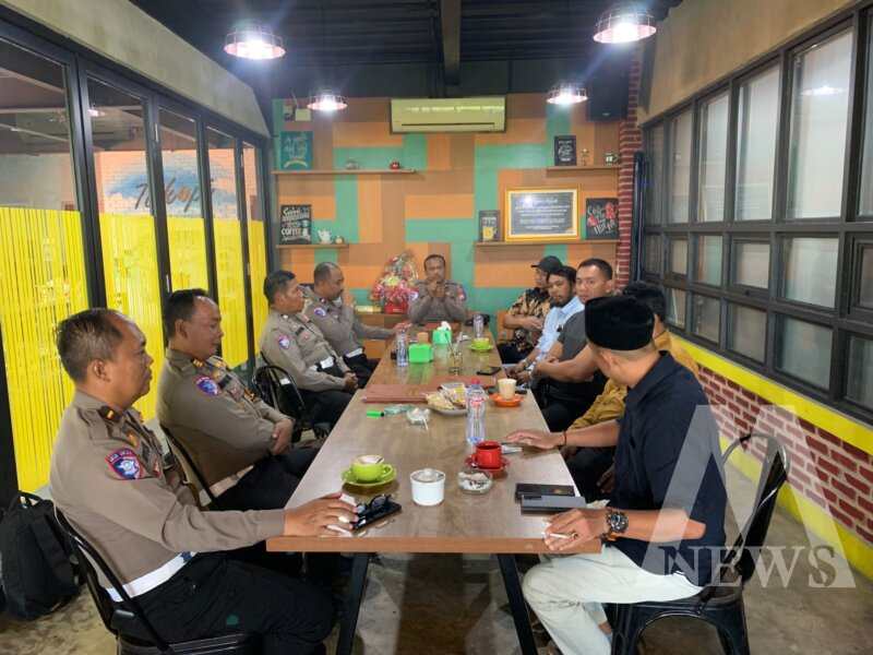 Satlantas Polres Tanjung Perak bersama Forum Komunitas Pelabuhan Roro