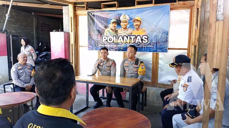 Satlantas Polres Nganjuk sosialisasi tertib lalulintas di Terminal Anjuk Ladang