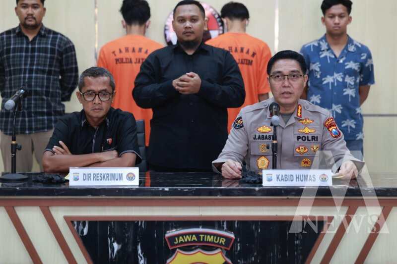 Ditreskrimum Polda Jatim tangkap 2 oknum aktivis pemeras Kadisdik