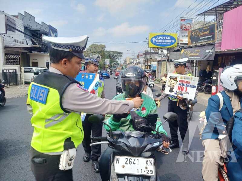 Satlantas Polres Malang sosialisasi ke pengguna jalan