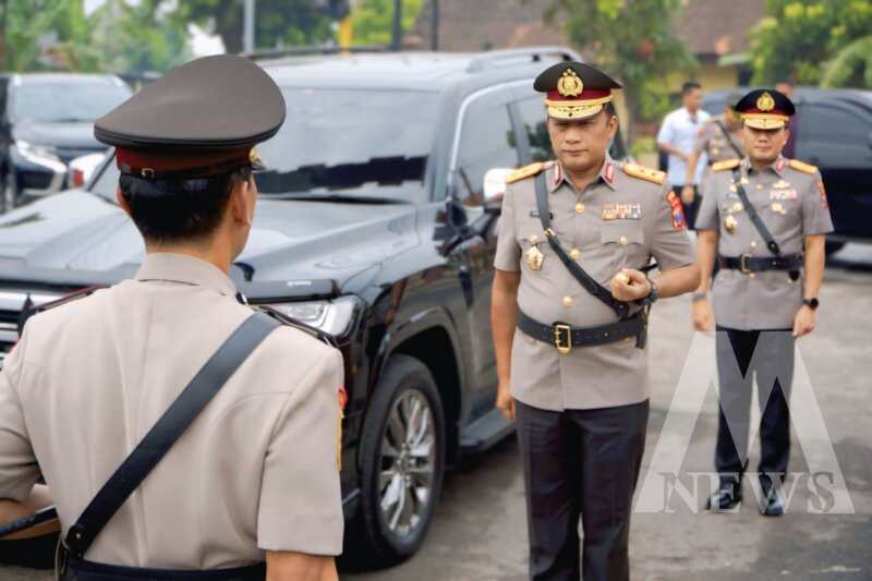 Kapolda Jatim Irjen Pol Drs. Nanang Avianto