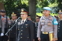 Wakapolres Gresik Kompol Danu Anindhita Kuncoro Putro Pimpin Pemakaman Aipda Syaiful Arif