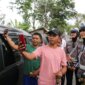 Polwan Polres Bondowoso lakukan pengamanan saat antrian BBM di SPBU