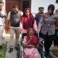 Kasi Humas Polres Probolinggo Iptu  Merdhania Pravita Shanty dampingi penjemputan Ibu Nortaji
