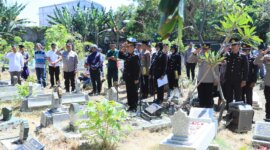 Polres Gresik beri penghormatan terakhir