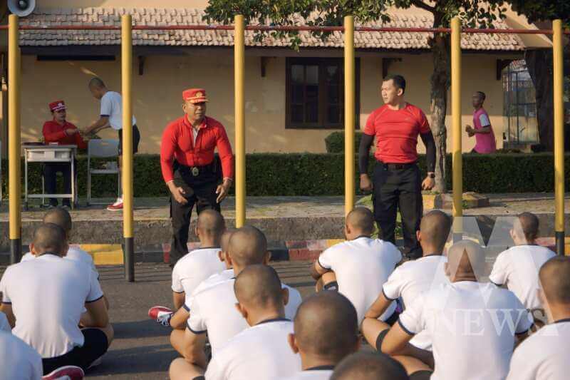 Instruktur saat edukasi Casis Diktukba