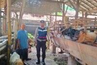 Bhabinkamtibmas sambangi peternakan warga Jatirejo