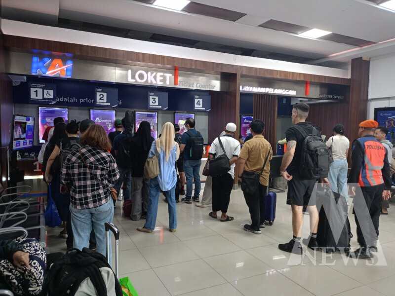 KAI Daop 8 Surabaya mohon maaf KA tujuan Jakarta dibatalkan