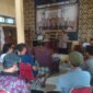 Polisi tenangkan warga di kantor Desa