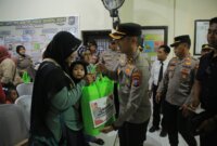 Kapolres Madiun AKBP Kemas Indra Natanegara salurkan Bansos
