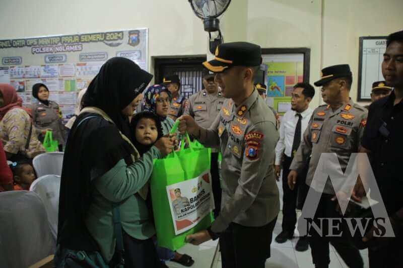 Kapolres Madiun AKBP Kemas Indra Natanegara salurkan Bansos