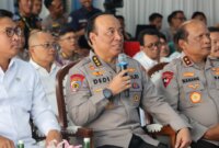 Kapolda Jatim Irjen Pol Drs. Nanang Avianto dampingi Irwasum Polri Komjen Pol Dr. Dedi Prasetyo
