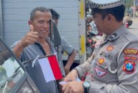 Polres Pacitan bagi bendera Merah Putih