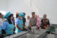 Kapolres Tulungagung AKBP Muhammad Taat Resdi tinjau SPPG