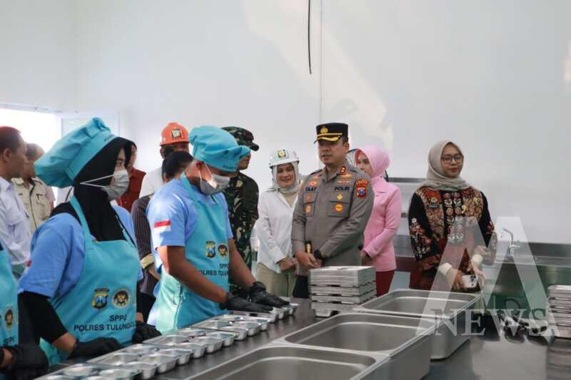 Kapolres Tulungagung AKBP Muhammad Taat Resdi tinjau SPPG
