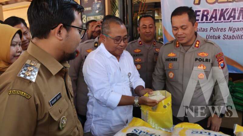 Kapolres Nganjuk AKBP Henri Noveri Santoso saat gelar Gerakan Pangan Murah