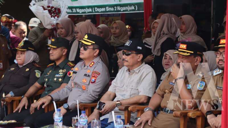 Kapolres Nganjuk AKBP Henri Noveri Santoso bersama Forkopimda
