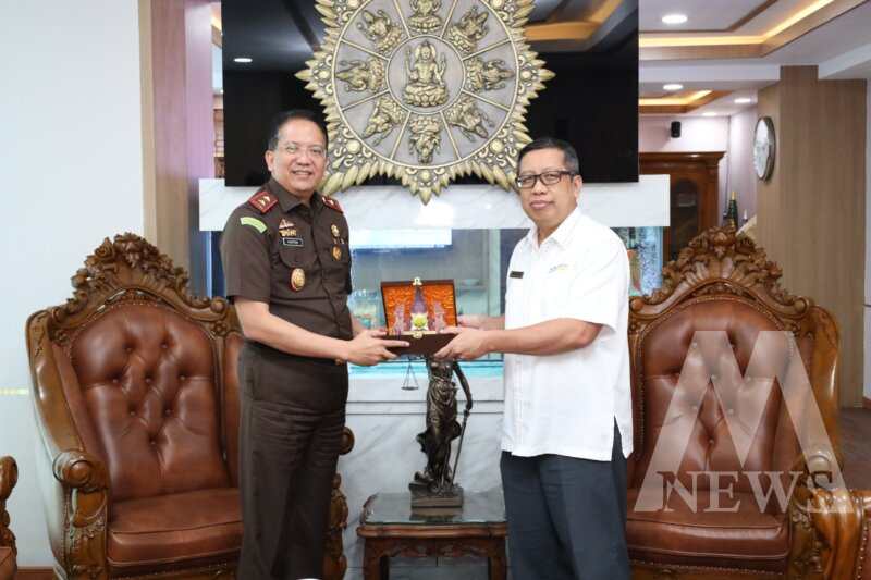 Kajati Jatim Dr. Kuntadi terima audiensi Kanwil DJP Jatim