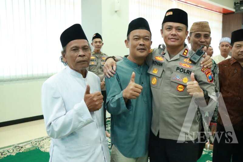 Kapolres Gresik AKBP Rovan Richard Mahenu saat gelar doa bersama