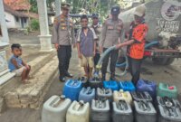 Polres Probolinggo bersama BPBD salurkan air bersih ke warga