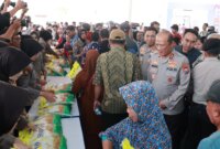 Kapolda Jatim Irjen Pol Drs. Nanang Avianto didampingi Kapolresta Sidoarjo Kombespol Christian Tobing