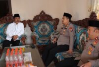Kapolres Nganjuk AKBP Henri Noveri Santoso takziah ke Kapolsek Jatikalen AKP Hadi Priyonggo