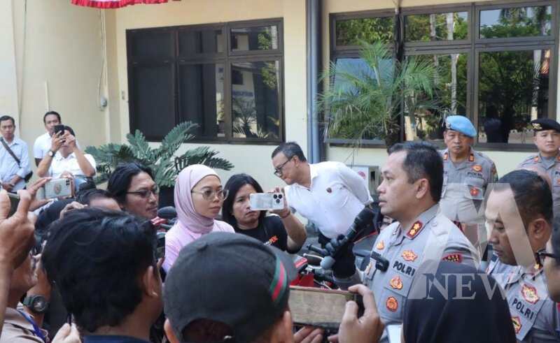 Kapolres Nganjuk AKBP Henri Noveri Santoso berikan keterangan