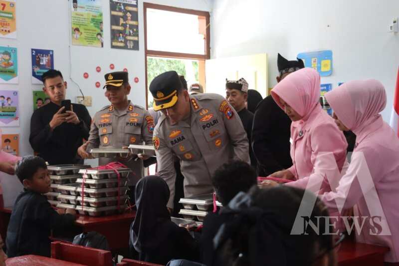 Kapolresta Banyuwangi AKBP Rama Samtama Putra saat launching SPPG