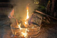 Polres Malang bakar alat judi sabung ayam
