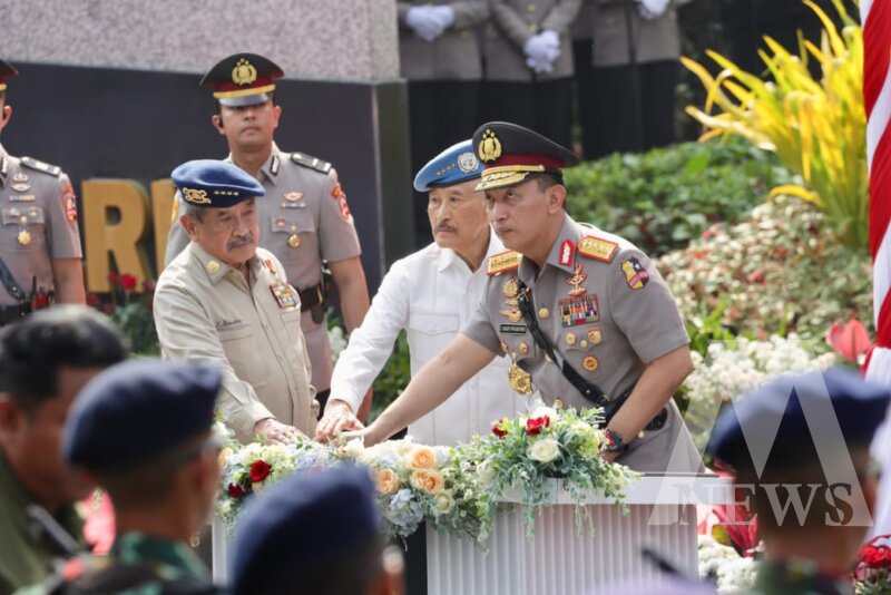 Kapolri Jenderal Listyo Sigit Prabowo resmikan patung M. Jasin di Surabaya