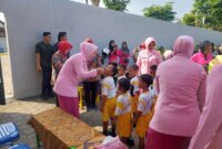 Pengurus YKB Cabang Nganjuk berikan Vitamin ke siswa-siswi TK Kemala Bhayangkari 50