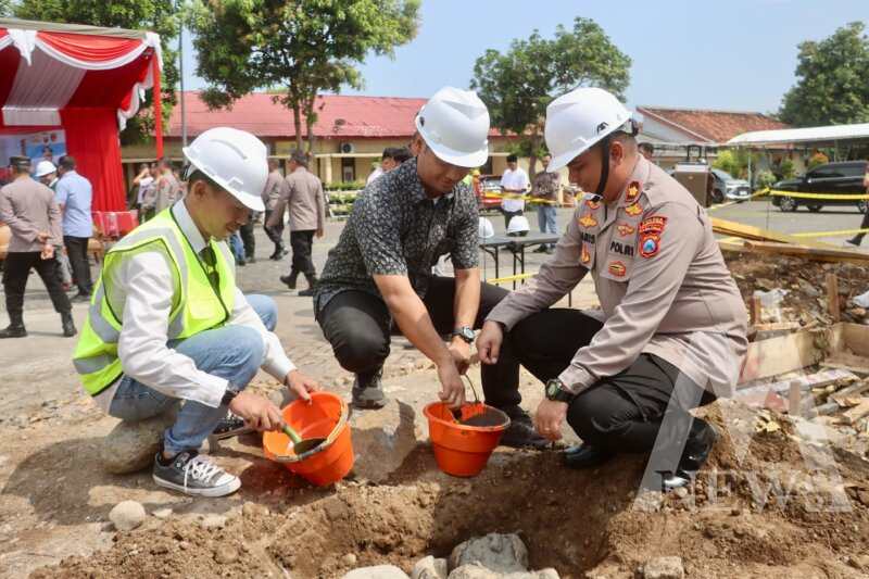 Polres Probolinggo lakukan peletakan batu pertama gedung Satreskrim